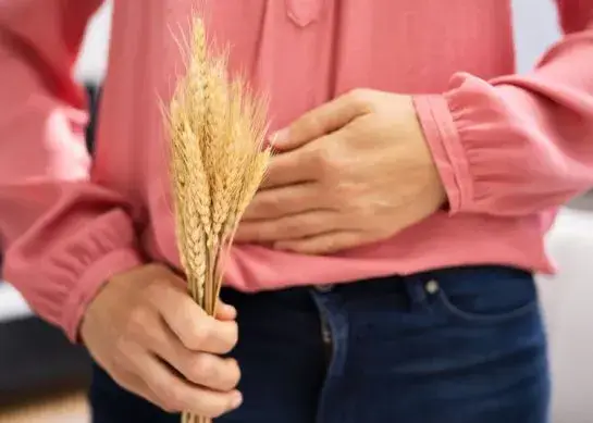Nadmier glutenu w organizmie objawy – jak je rozpoznać i unikać?
